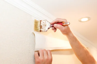Pose de papier peint à Oppède — revêtements muraux et toiles de verre